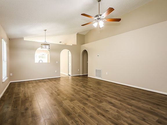 5th image of 8317 Oak Crossing Dr W