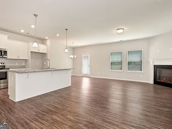 5th image of 157 Inman Dr