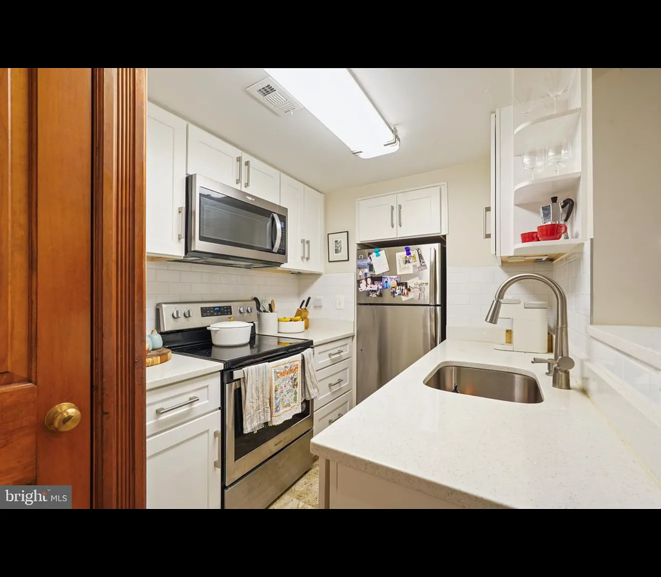 2 bed, 1200 sqft, $3,300 — Photo 2