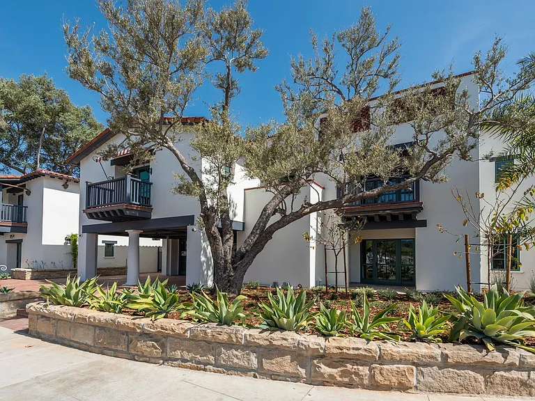 800 Santa Barbara St — Photo 2