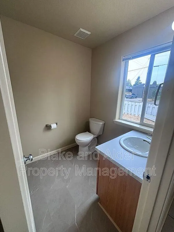 3 bed, 2.5 bath, 1500 sqft, $2,395 — Photo 3