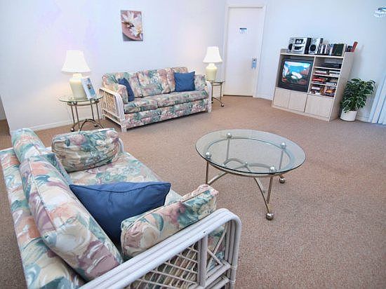 BO3P146GS-living-area-with-tv-set