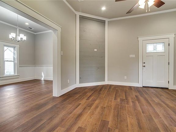 4th image of 608 W Walnut St