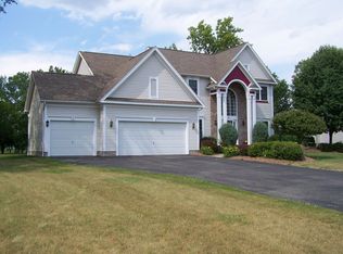 6 Splendor Wood Dr, Penfield, NY 14526