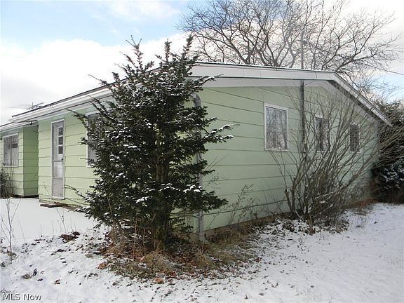 2nd image of 319 Earl Dr NW