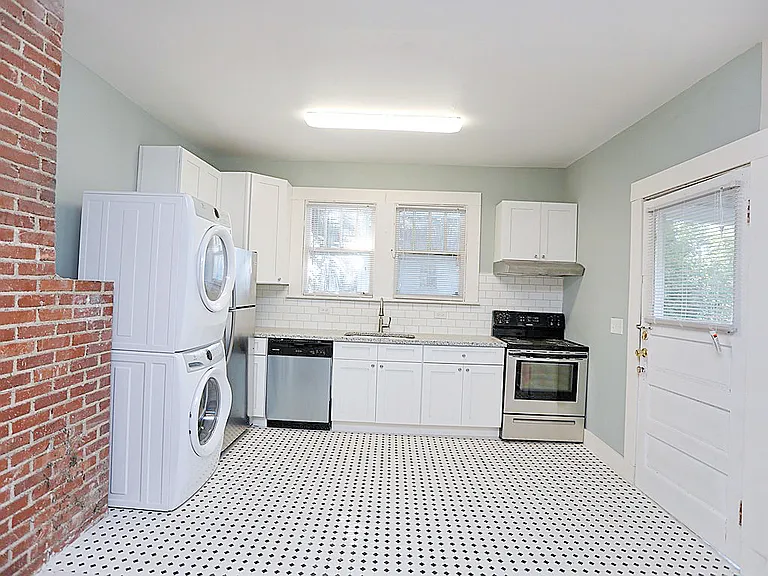 1330 SE 36th St — Photo 2