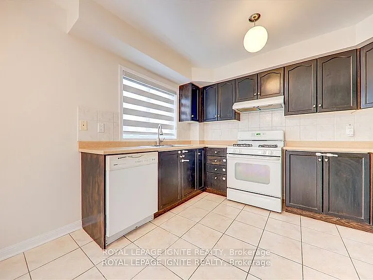 80 Acorn Pl #8 — Photo 11