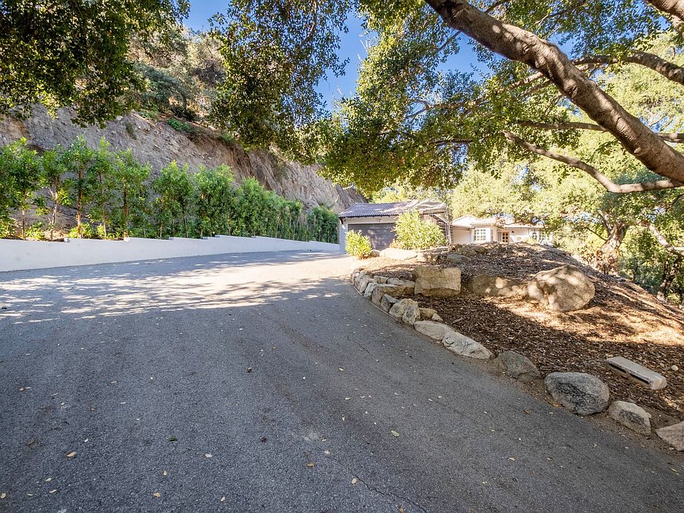 1st image of 364 Corona Dr