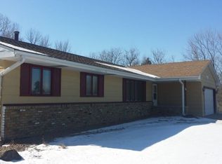 1660 Highway 96 W, Saint Paul, MN 55112
