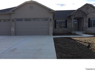 405 Windycrest Dr, Chatham, IL 62629