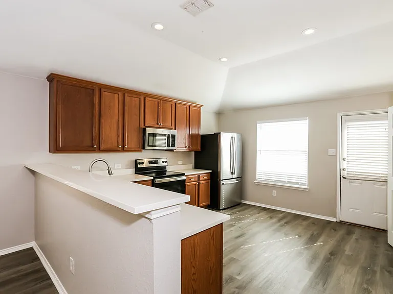 1205 Artesia Dr — Photo 8