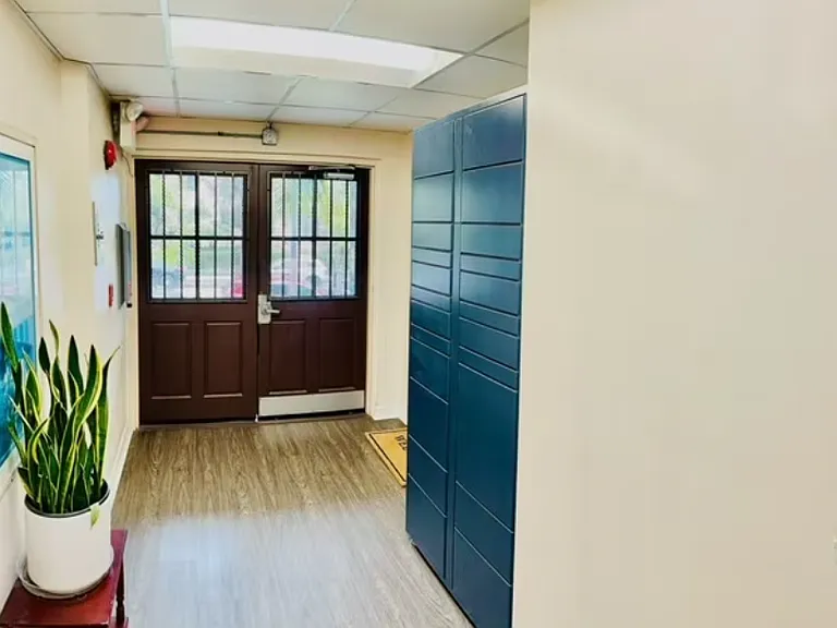 Wilcox Apartments — Photo 9