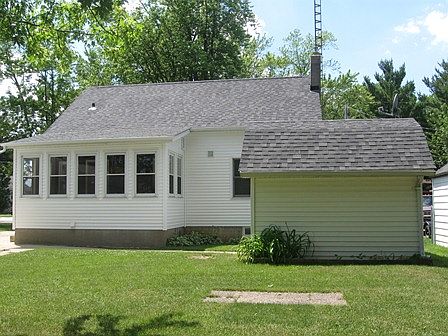 3rd image of 1245 Putnam Ave