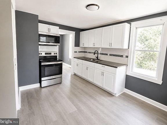 3rd image of 437 W Broad St