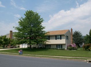 1011 Teakwood Ln, Enola, PA 17025