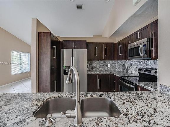 4th image of 1046 Golden Cane Dr