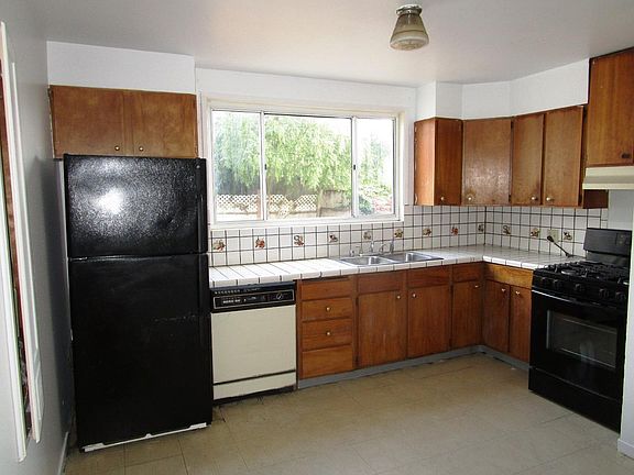 4th image of 779 Hillside Blvd