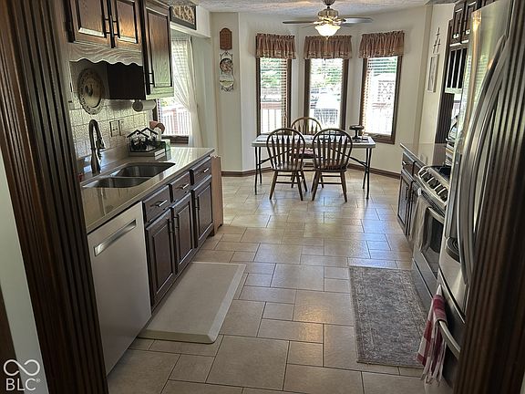 3rd image of 575 Keeler Dr