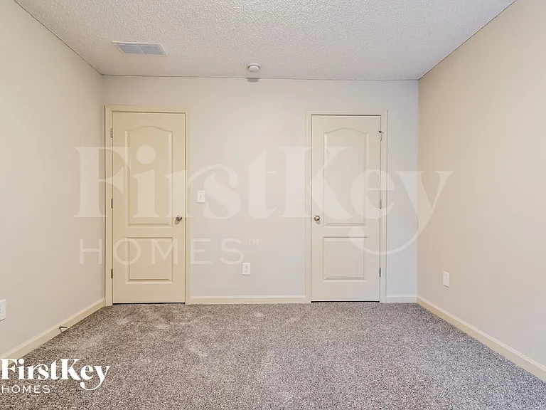 894 Hawk Creek Trl — Photo 12