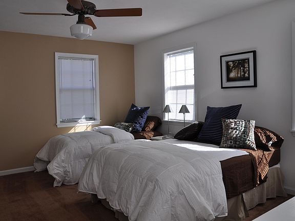 3rd image of 613 University Dr APT A1