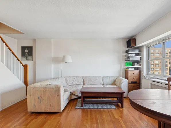 609 Columbus Avenue image 2 of 9