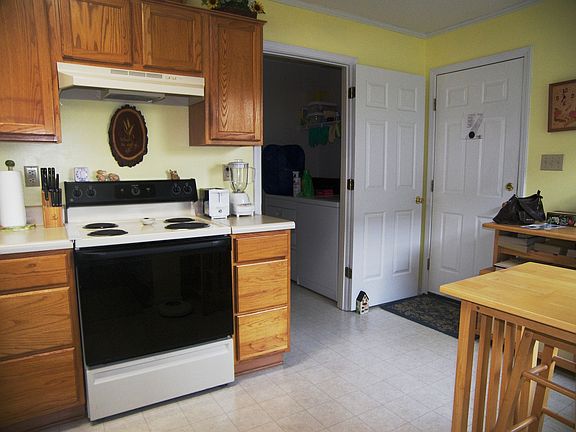 5th image of 7044 Country Walk Dr