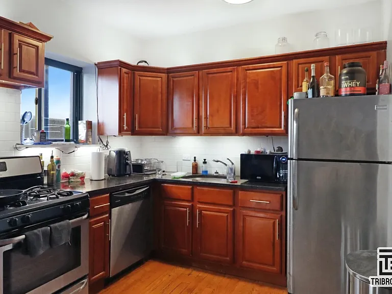421 Smith St #3R — Photo 3