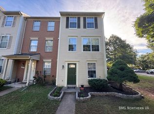 6807 Chasewood Cir, Centreville, VA 20121