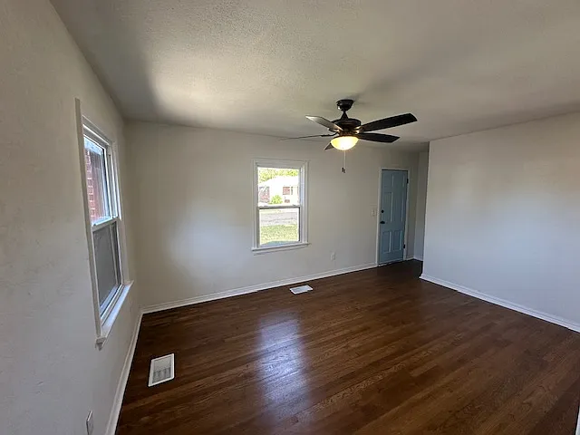 314 E Ercoupe Dr — Photo 3