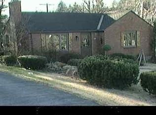 5090 Fieldcrest Dr, Pittsburgh, PA 15236