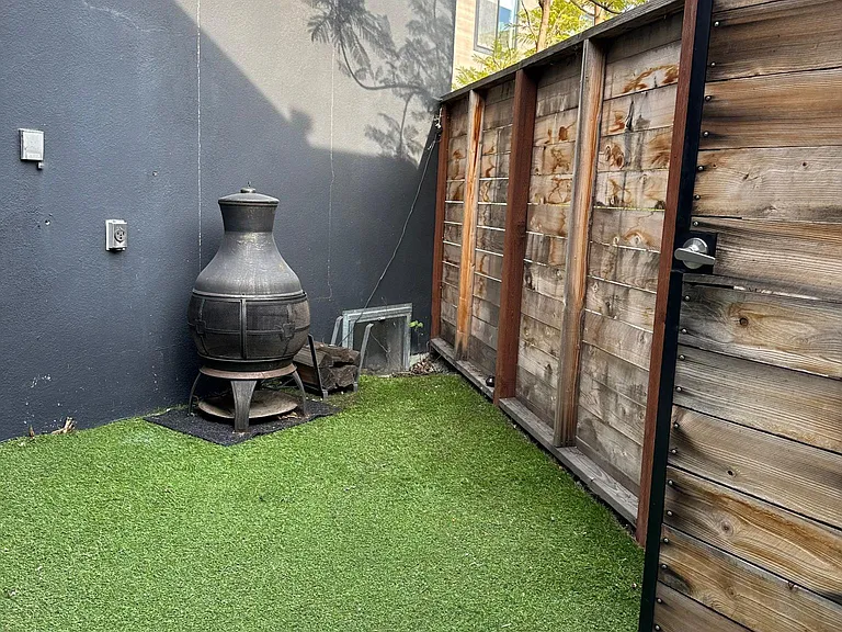 4670 E York Blvd — Photo 4