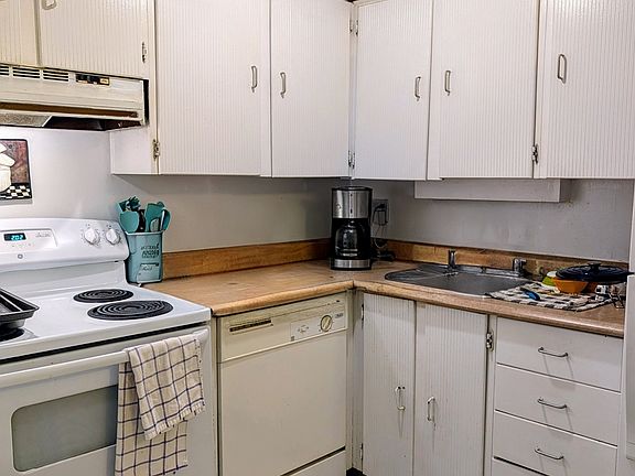 4th image of 1332 Foxwell St #83
