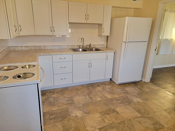 3rd image of 420 N Jefferson Ave