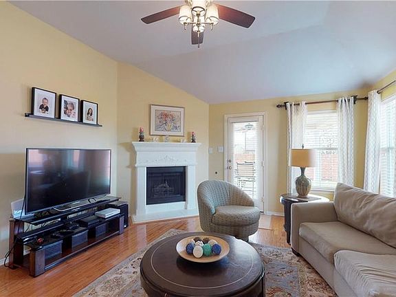 5th image of 2632 Baytree Dr
