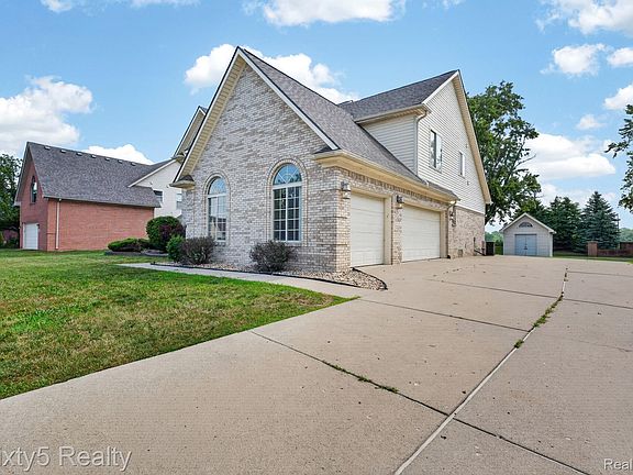 3rd image of 32953 Groat Blvd