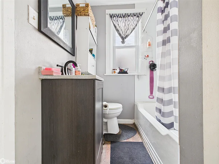 717 Franklin St — Photo 2