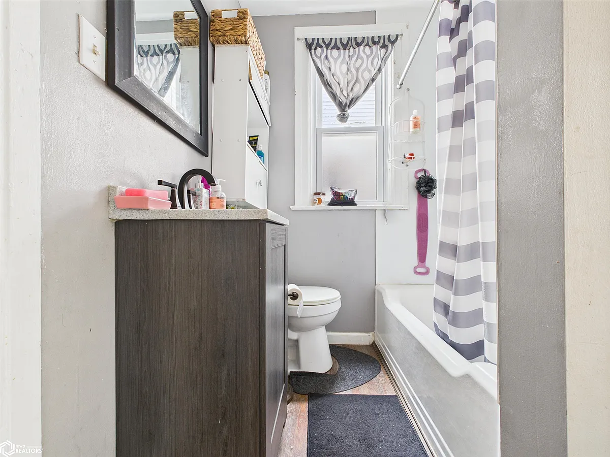 Building Photo - 717 Franklin St