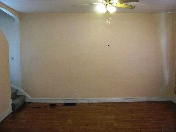 3rd image of 2517 East Ave