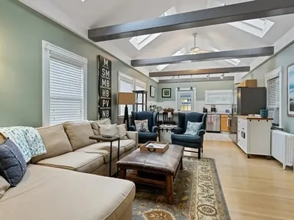 13 Saint James St #2, Newton, MA 02458