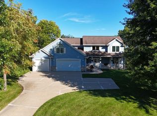 68 McIntosh Rd E, La Crescent, MN 55947