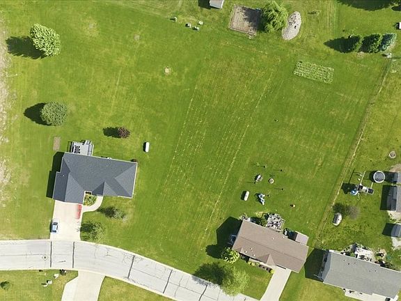 3rd image of 20 Meadow View Dr