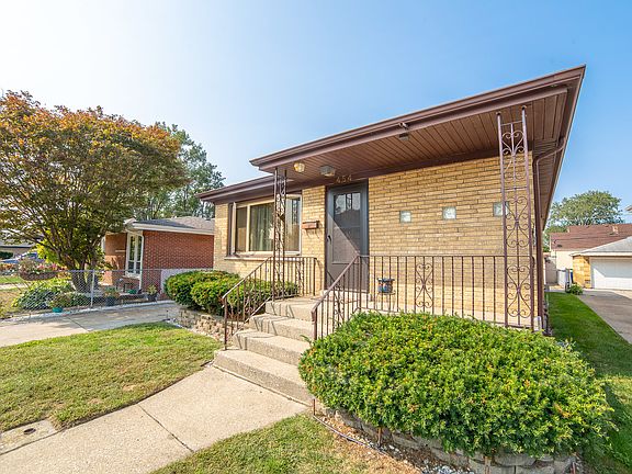 3rd image of 454 Mackinaw Ave