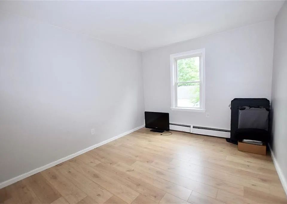 2nd image of 92 Jefferson Ave APT 4