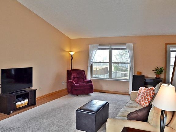 2nd image of 1516 Meadowlark Ln