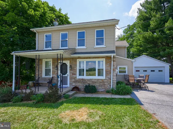 204 Cedar Dr, Leola, PA 17540