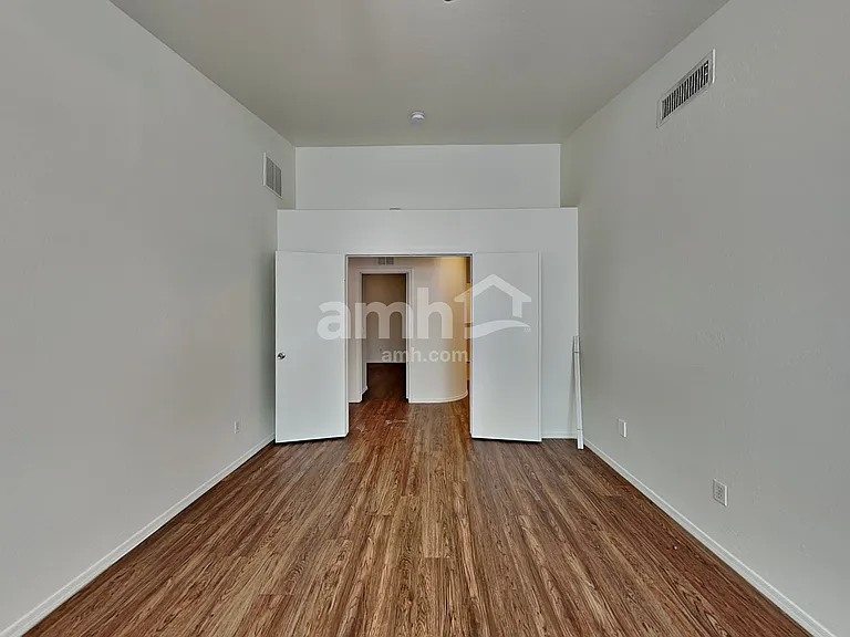 717 W Beth Dr — Photo 9