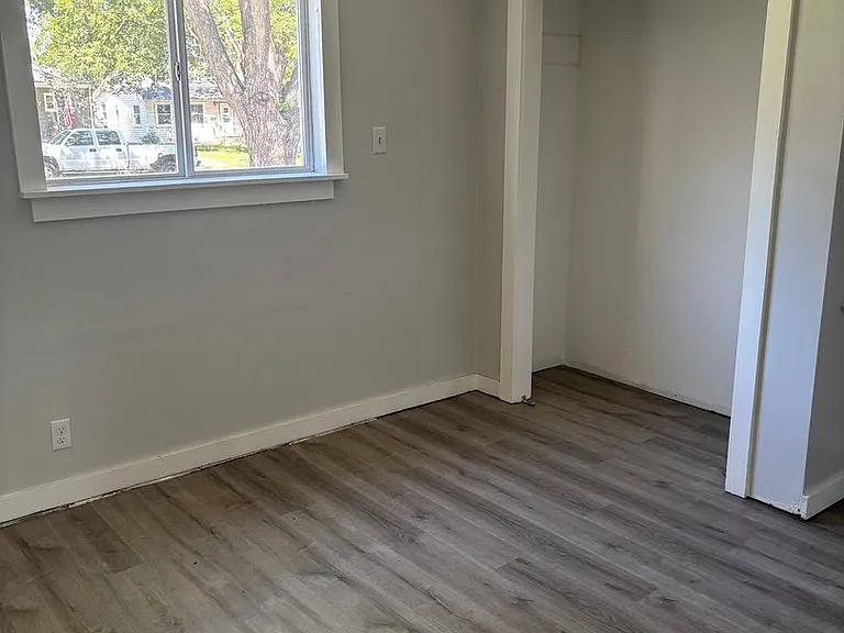 506 N French Ave — Photo 7