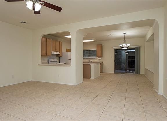 3rd image of 717 Wildwood Dr