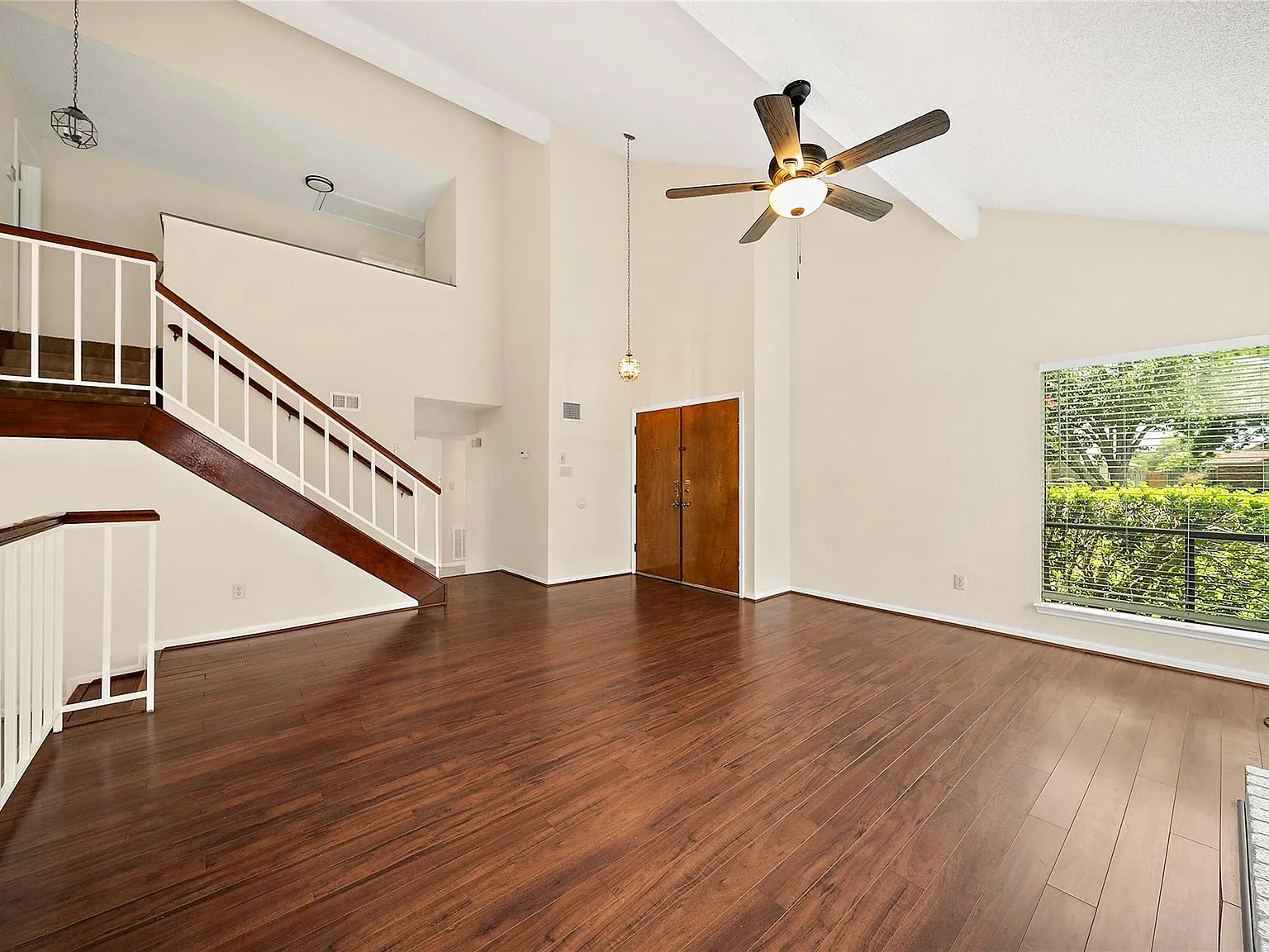 4 bed, 2.5 bath, 2453 sqft, $2,495 — Photo 3