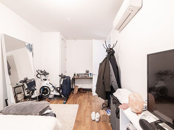 4th image of 562 Park Pl #2C